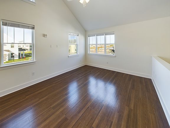 2nd image of 670 Victory Ln #10-201