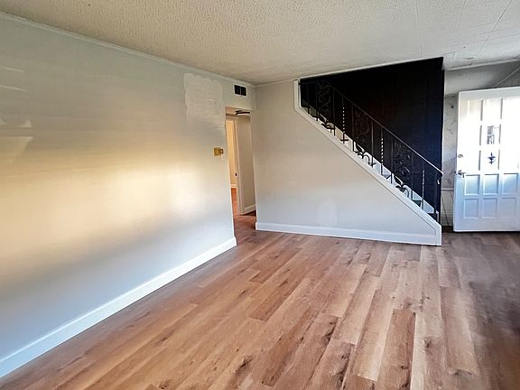 2nd image of 526 Morgan Ave