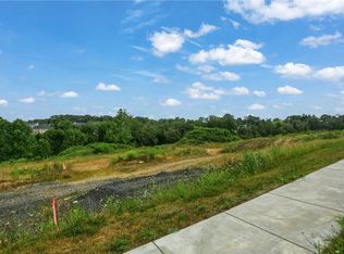 3 Beaver Grade Rd, Mc Kees Rocks, PA 15136