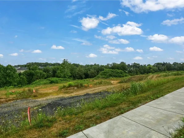 3 Beaver Grade Rd, Mc Kees Rocks, PA 15136