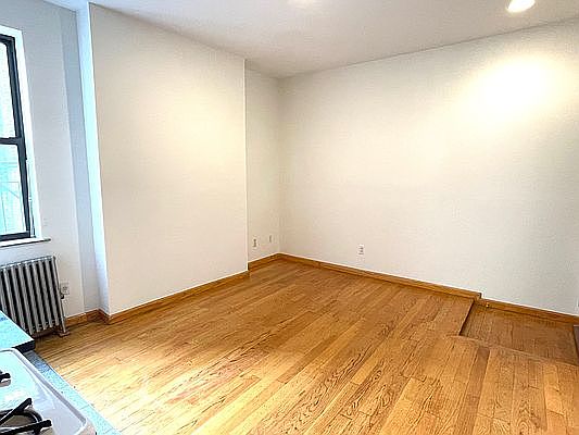 2nd image of 5 Avenue A #7