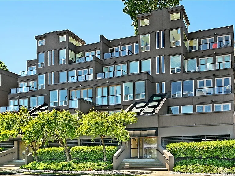 2111 Westlake Ave N #201 — Photo 1