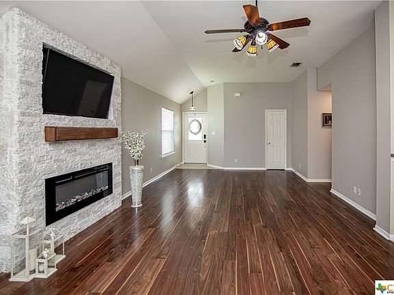3rd image of 204 Arabian Dr