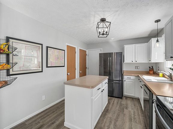 5th image of 1145 Village Dr