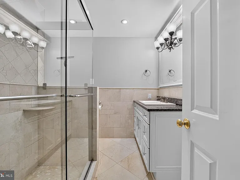 1022 Delf Dr — Photo 27