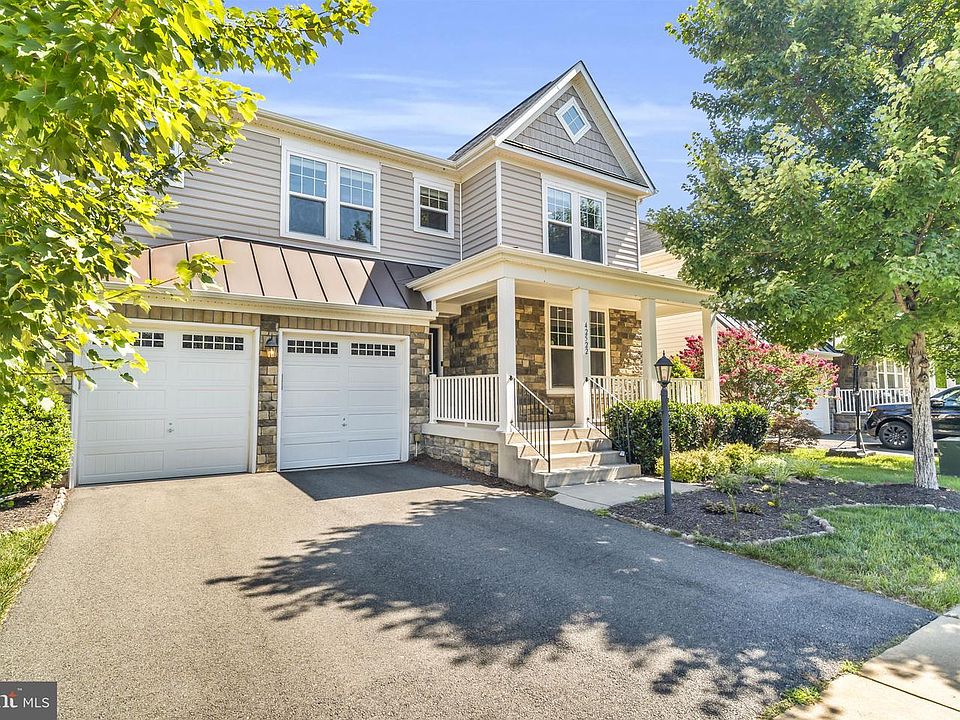 1st image of 42522 Stratford Landing Dr