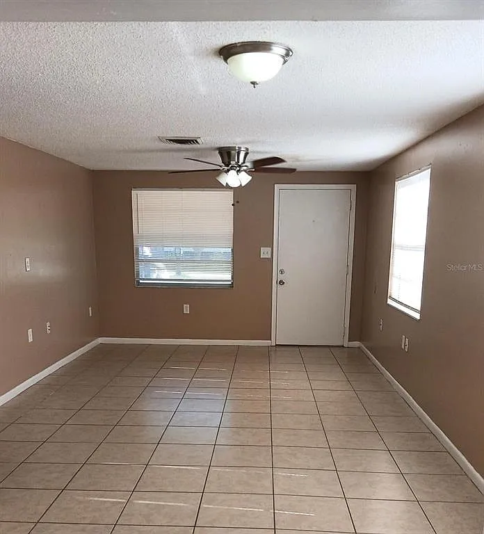 2 bed, 1.0 bath, 784 sqft, $1,300 — Photo 2