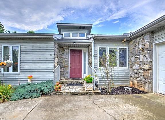 3rd image of 13 Persimmon Dr
