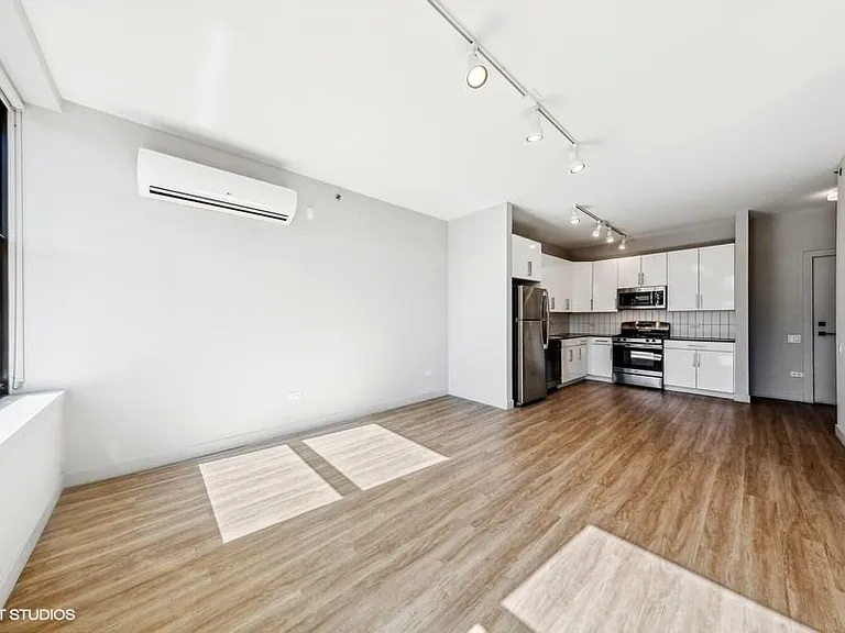 330 S. Wells St — Photo 23