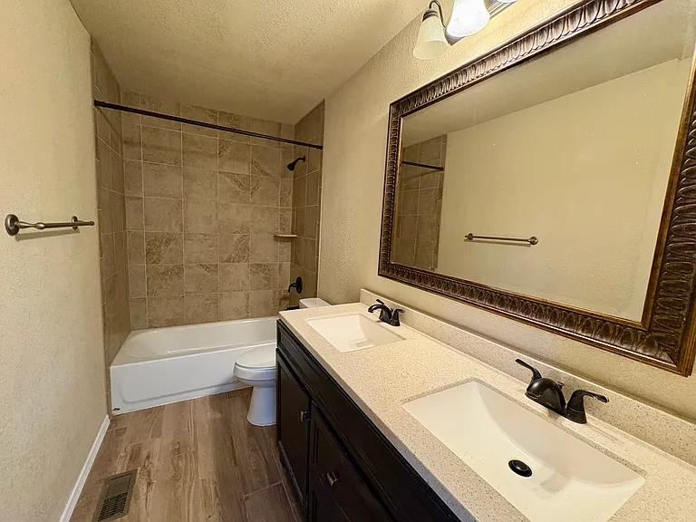 224 Oak Tree Ln — Photo 13