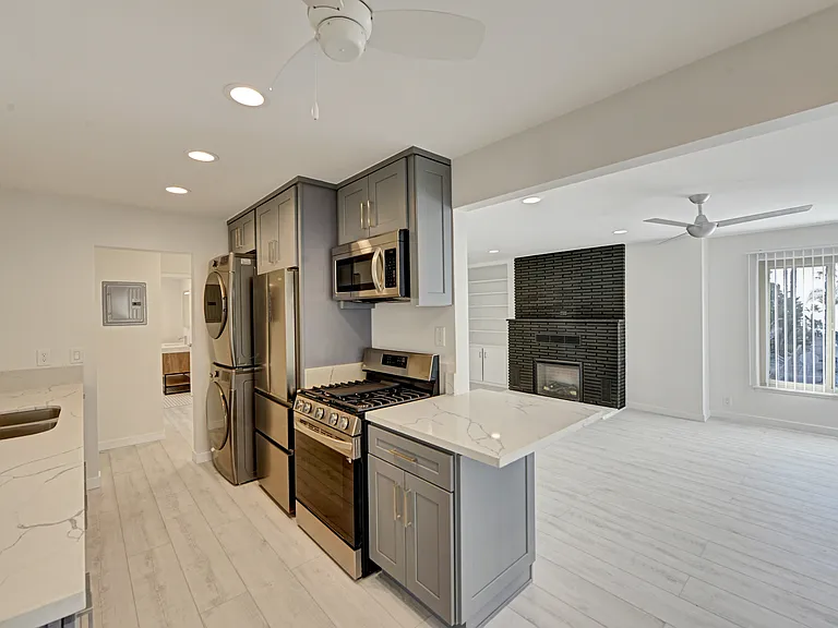 1425 E Ocean Blvd #1 — Photo 6