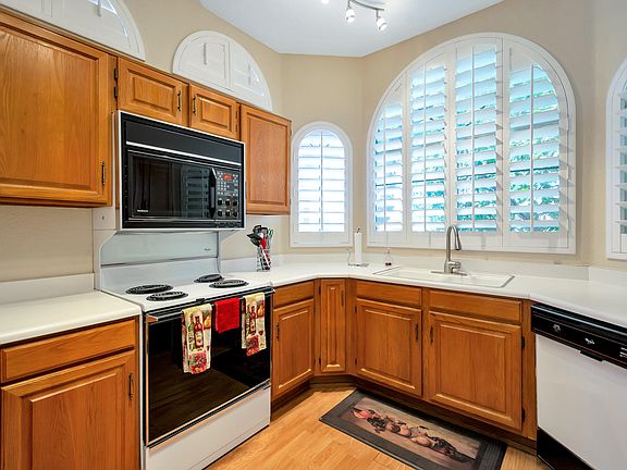 5th image of 11109 N 111th Way