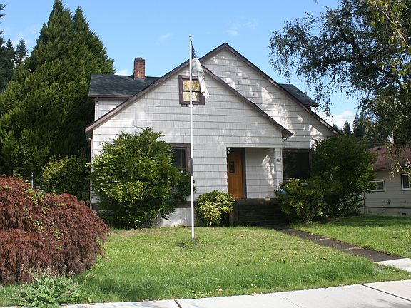 3rd image of 326 W Alder St