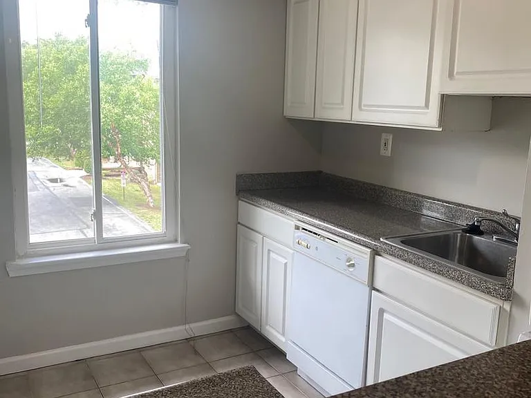 4709 Tecumseh St #301 — Photo 12