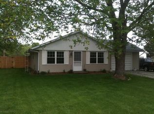 432 Standish Dr, Bloomington, IL 61704