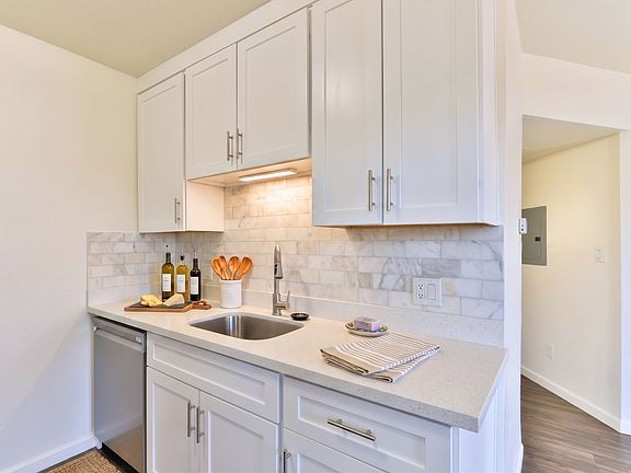 4th image of 4150 N 25th St APT 03