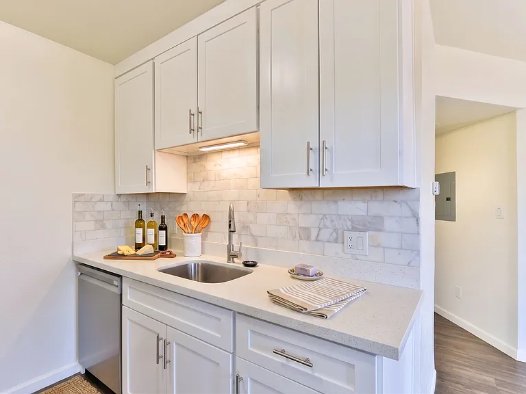 4150 N 25th St #3 — Photo 4