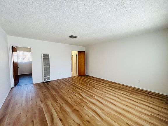 4th image of 14600 Wyandotte St #14608-7