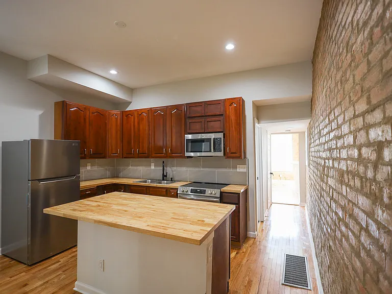652 Delhi Ave — Photo 26