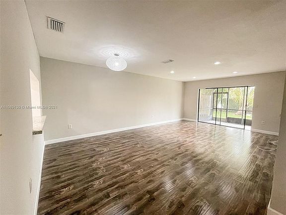 4th image of 228 Lakeside Cir #228
