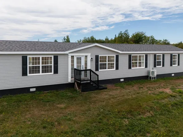3232 W River Rd, Saint George's Parish, PE C0A 1G0