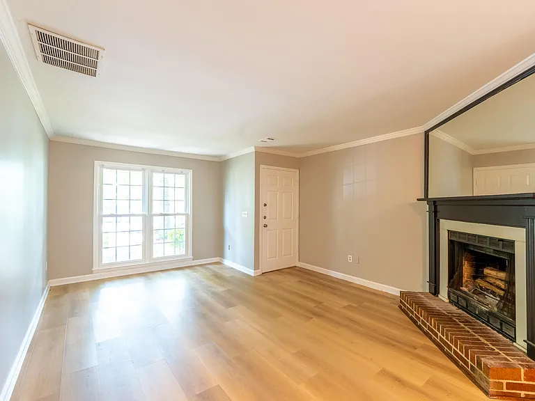 2496 Leeshire Rd #1 — Photo 7