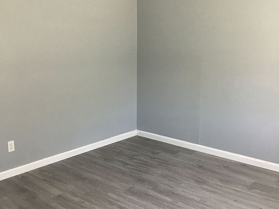 5th image of 3922 Whittier St