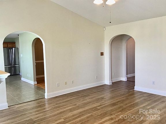 3rd image of 120 W Edinburgh Ct