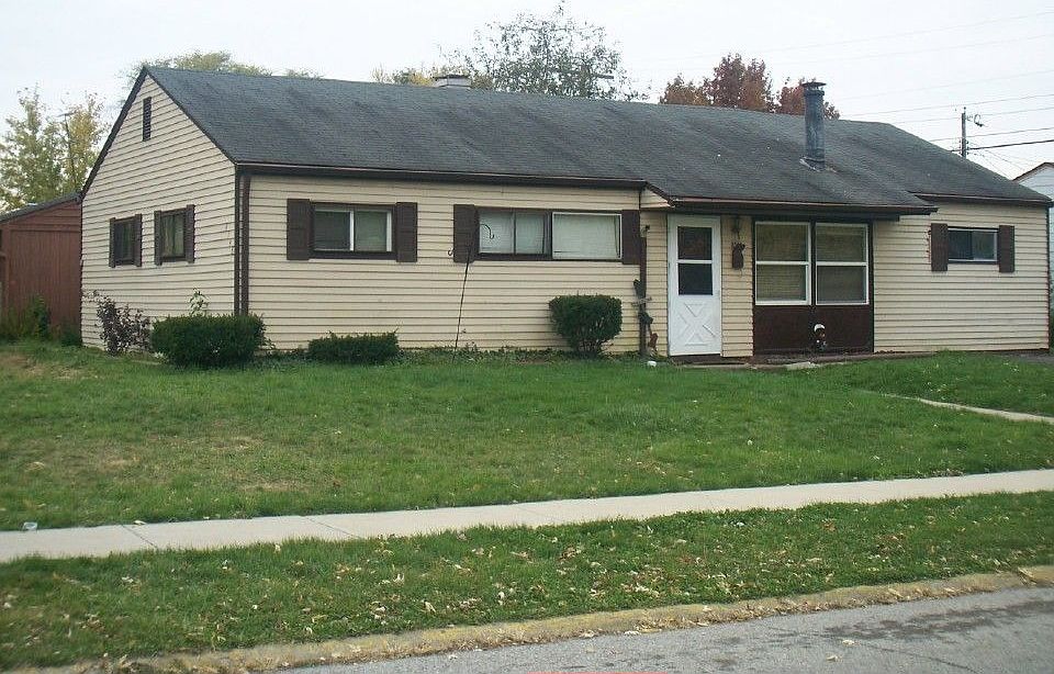 1st image of 4746 N Kenyon Dr