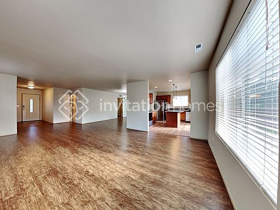 4th image of 17623 Silver Creek Ave E