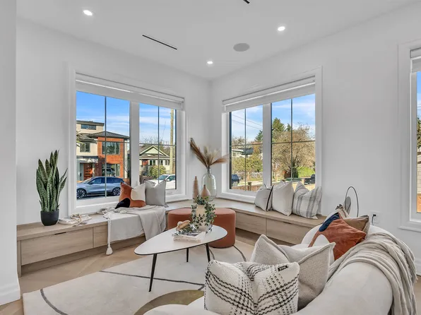 3526 E Lakewood St, Vancouver, BC V5N 4V6