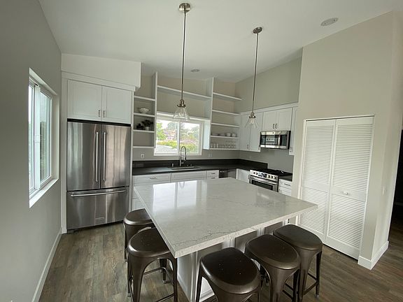 3rd image of 3662-64 Quimby St