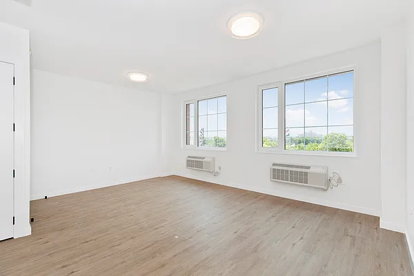 Rented by Nooklyn NYC LLC | media 54