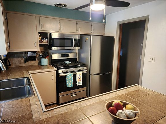 4th image of 3228 Glen Oaks Dr