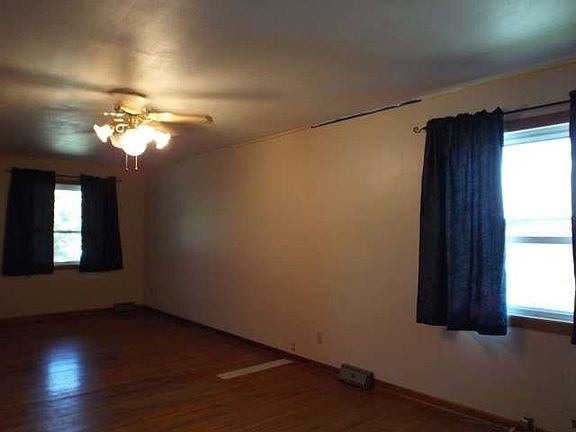 3rd image of 209 S Elm St