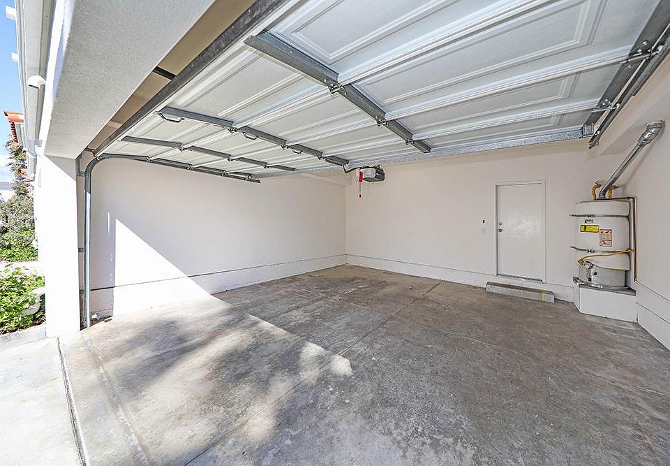 Large Attached 2-Car Garage w/ Washer Dryer Hookups