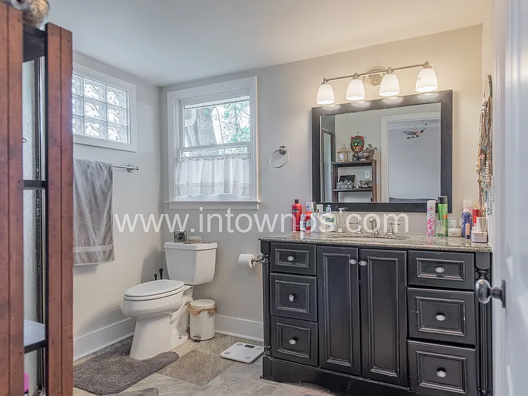 137 Dearborn St — Photo 8