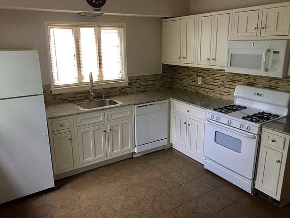 3rd image of 797 Ashland Ave #1