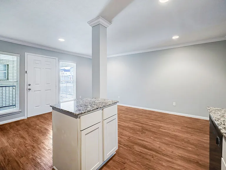 835 Heights — Photo 7