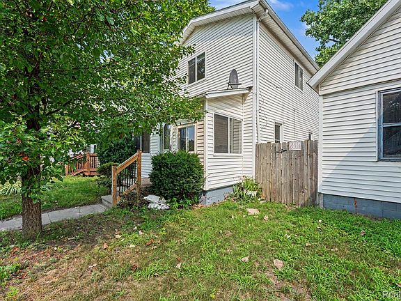3rd image of 2511 Vanness St