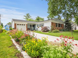 1103 Hollycrest Dr, Champaign, IL 61821