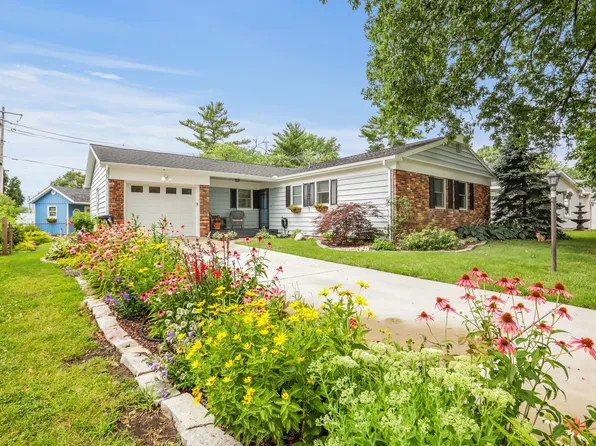 1103 Hollycrest Dr, Champaign, IL 61821