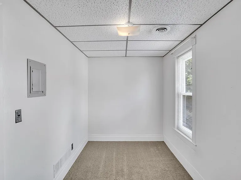 122 1st St #2 — Photo 11