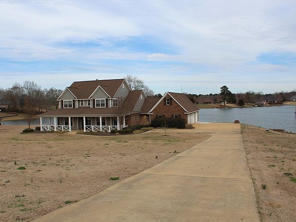 3rd image of 400 W Briar Lake Dr