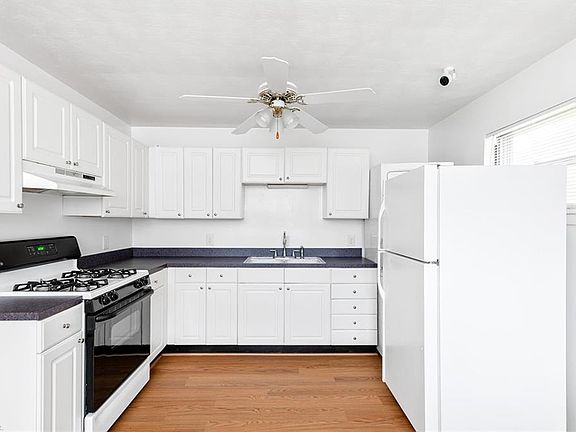 4th image of 19 Cornelius Dr