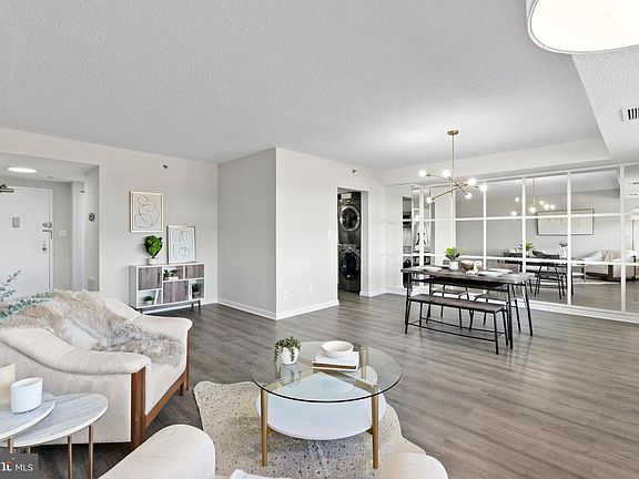 4th image of 3709 S George Mason Dr APT 309E
