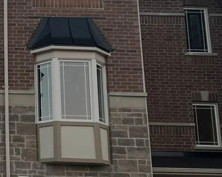 38 Milson Cres — Photo 1