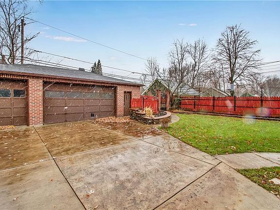 4th image of 359 Deerhurst Park Blvd