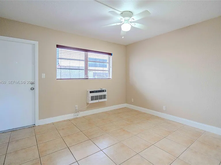 715 NE 6th St #3 — Photo 8