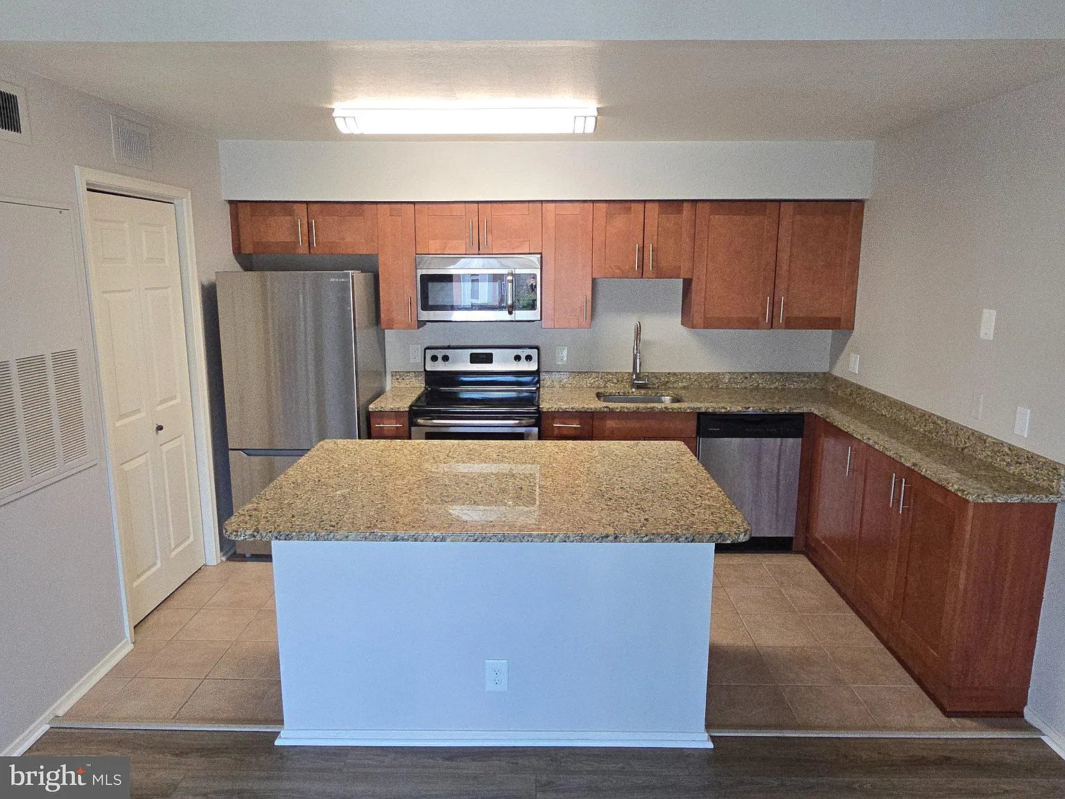 1 bed, 1.0 bath, 530 sqft, $1,800 — Photo 4